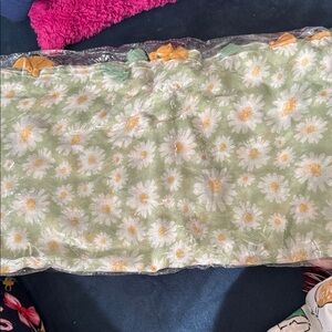 Floral Green Daisy Print scarf
